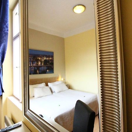City Lounge Crown Hotel Прага Экстерьер фото