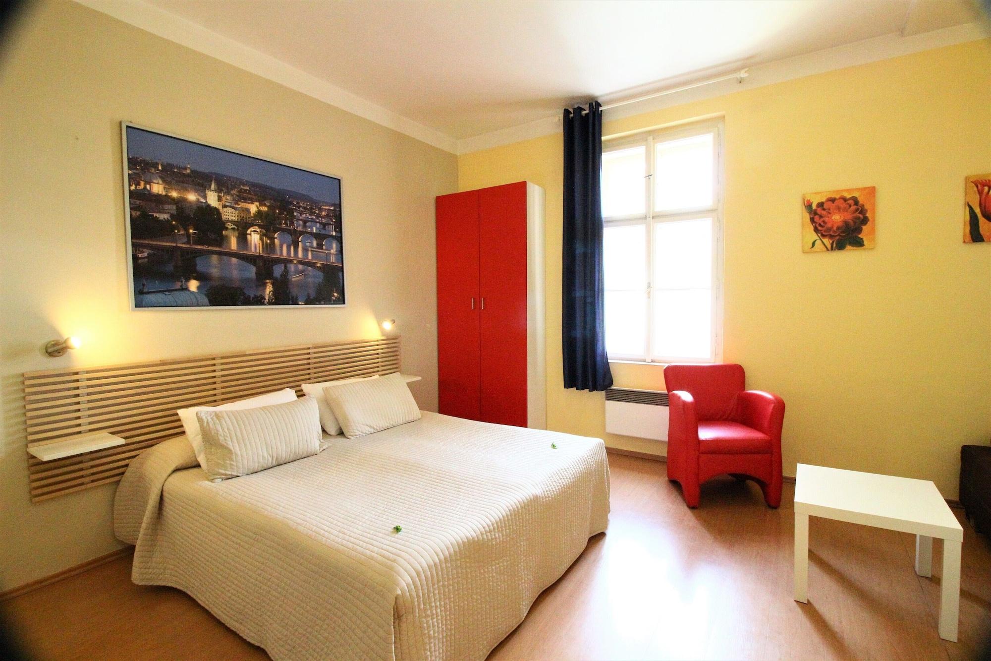 City Lounge Crown Hotel Прага Экстерьер фото