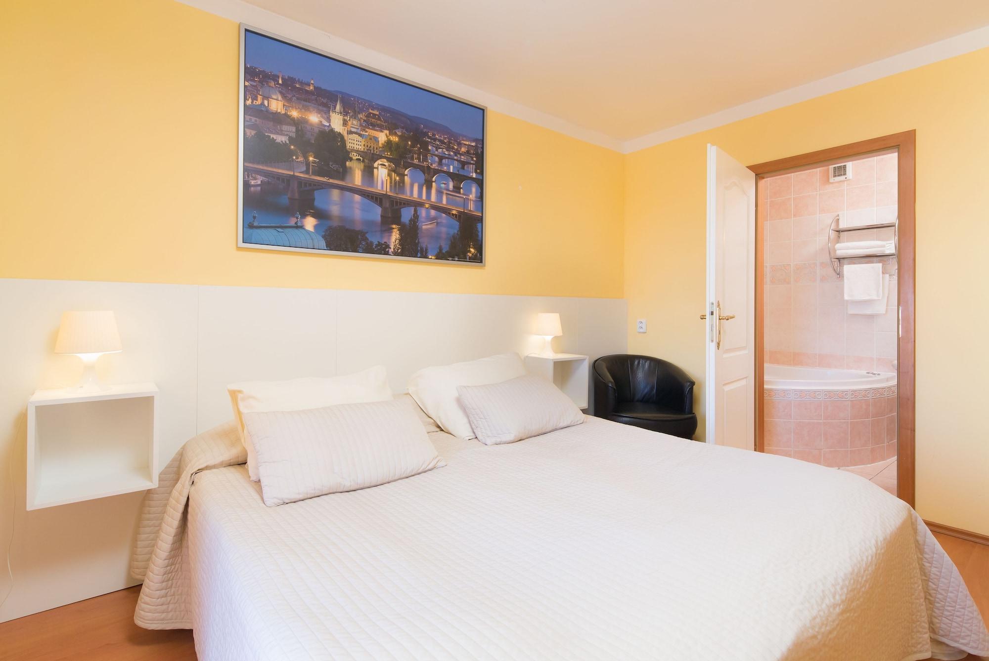 City Lounge Crown Hotel Прага Экстерьер фото