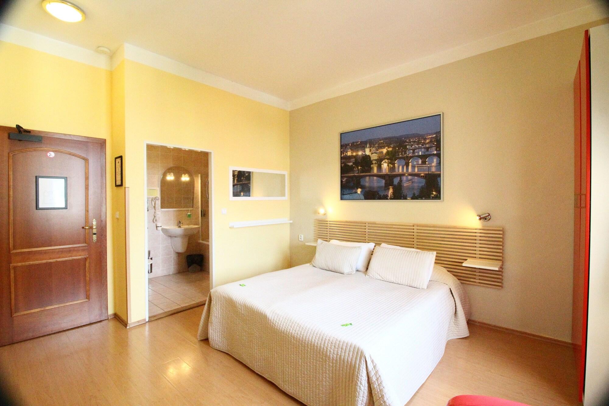 City Lounge Crown Hotel Прага Экстерьер фото