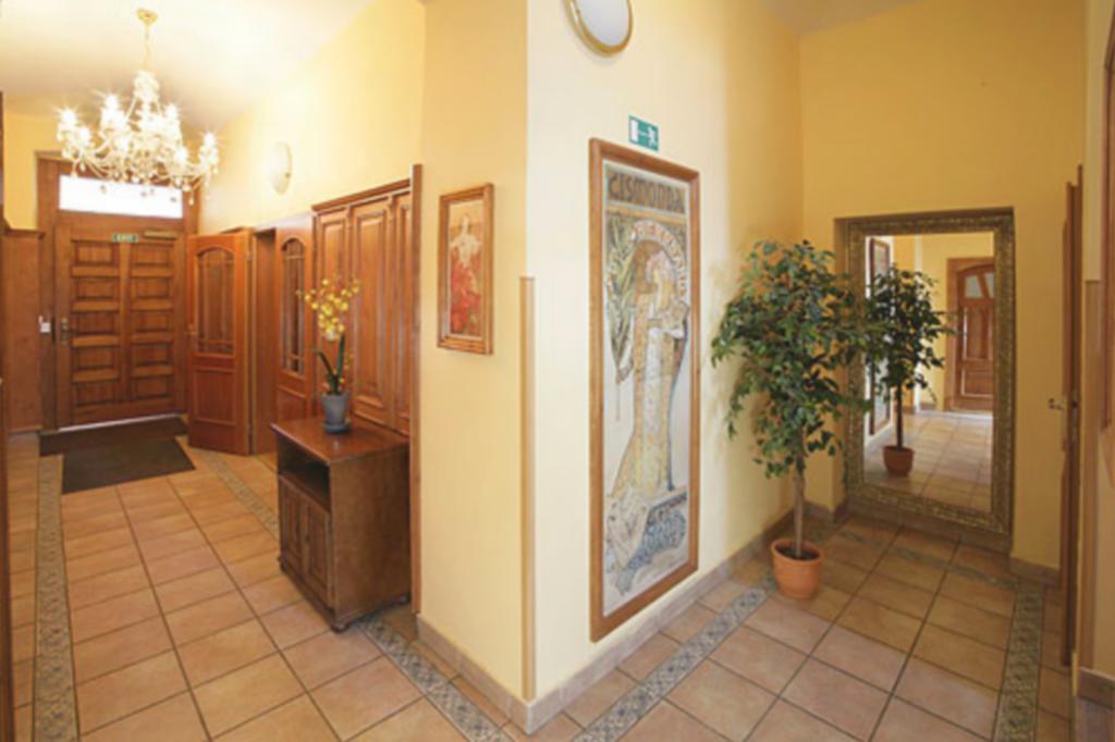 City Lounge Crown Hotel Прага Экстерьер фото