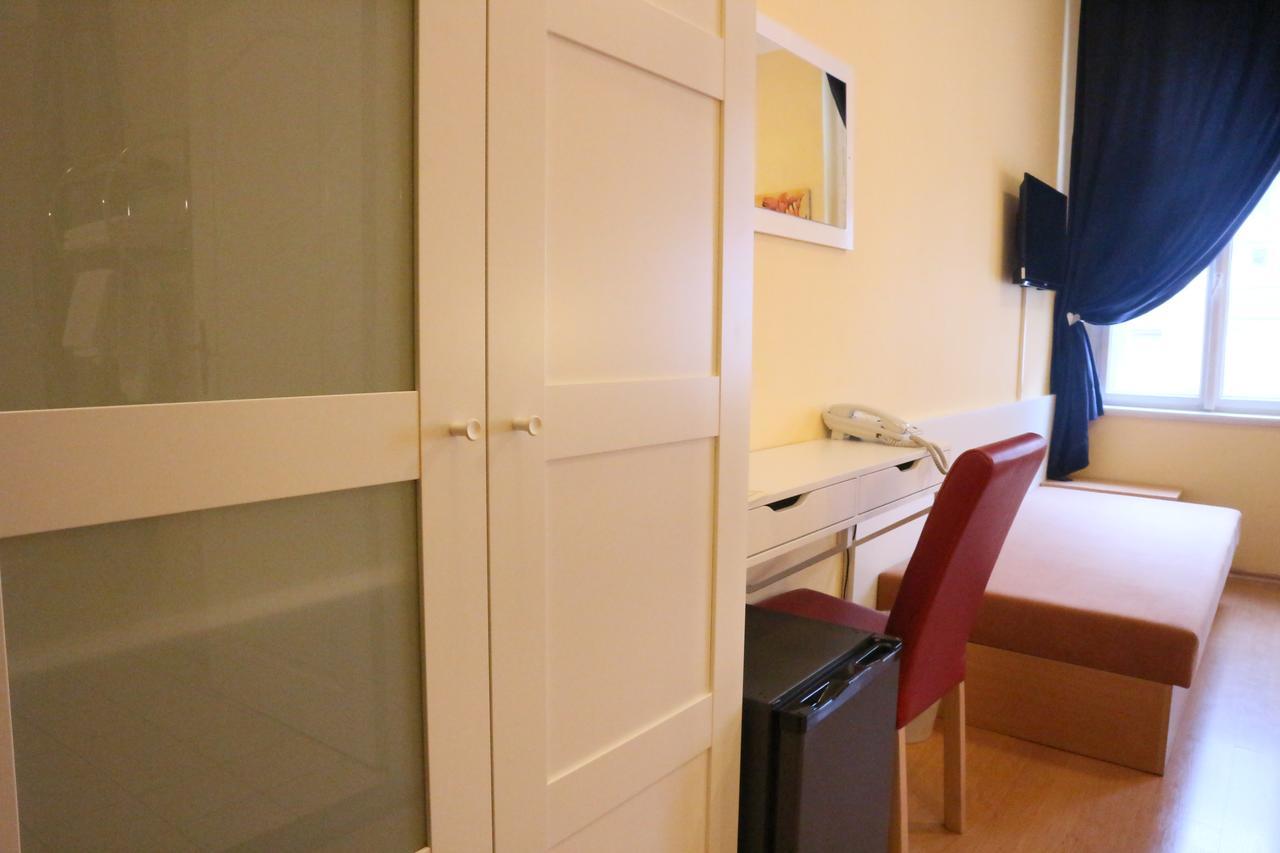 City Lounge Crown Hotel Прага Экстерьер фото