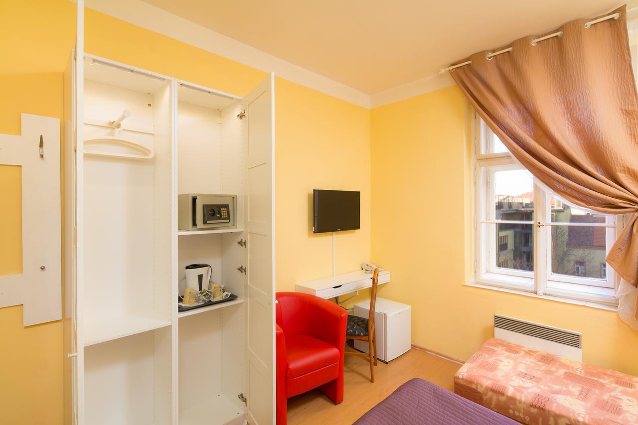 City Lounge Crown Hotel Прага Экстерьер фото