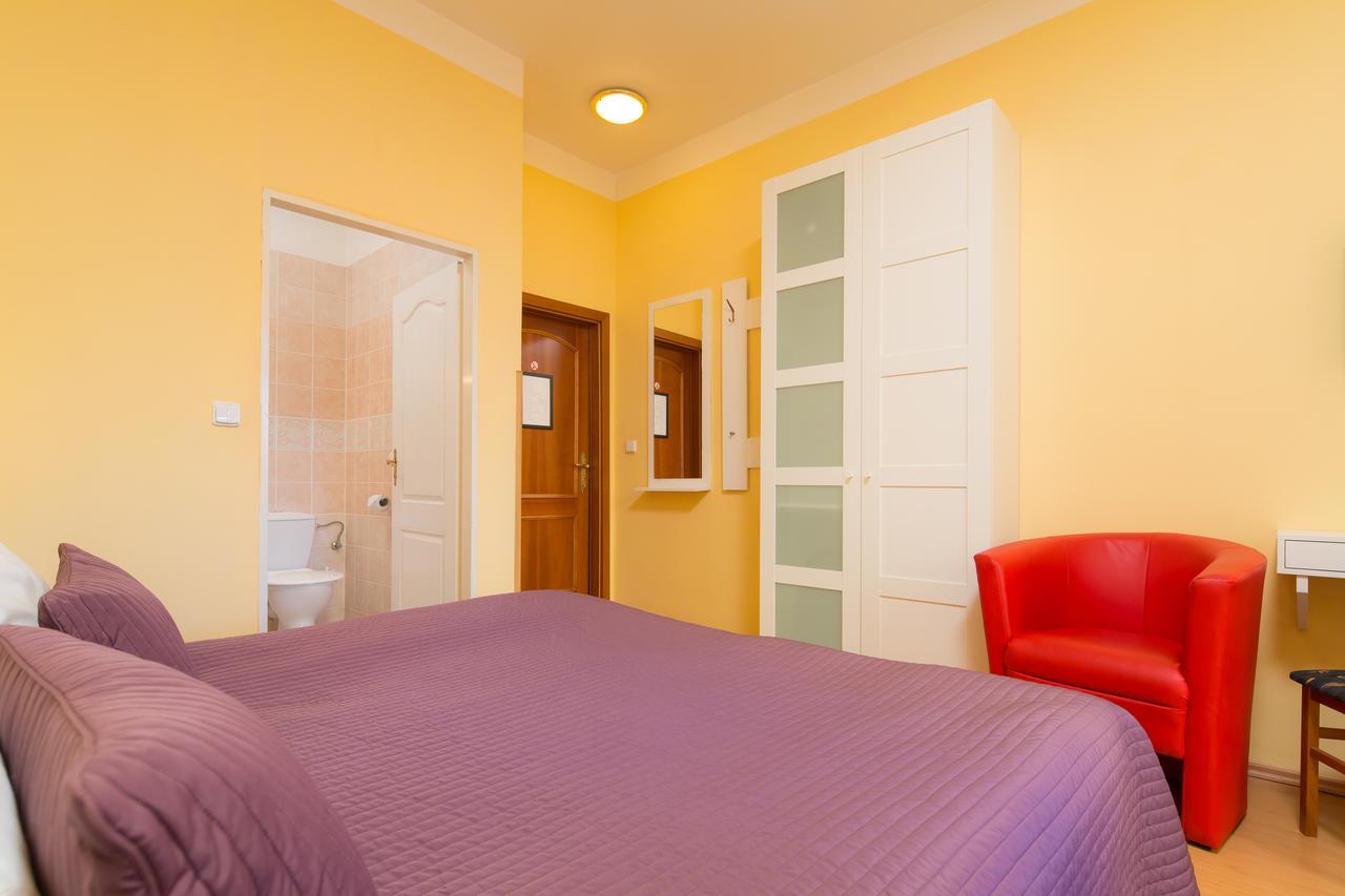 City Lounge Crown Hotel Прага Экстерьер фото