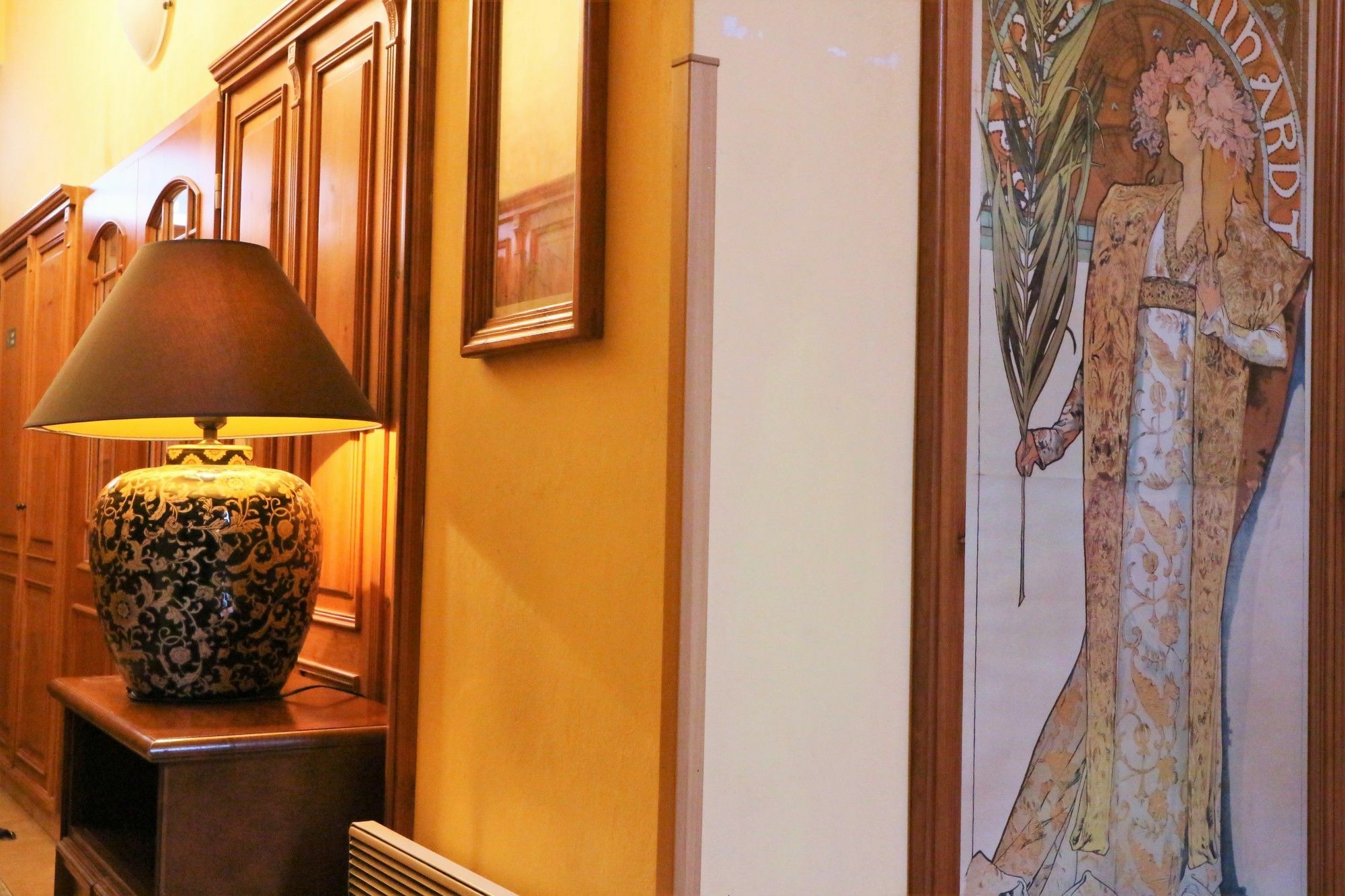 City Lounge Crown Hotel Прага Экстерьер фото