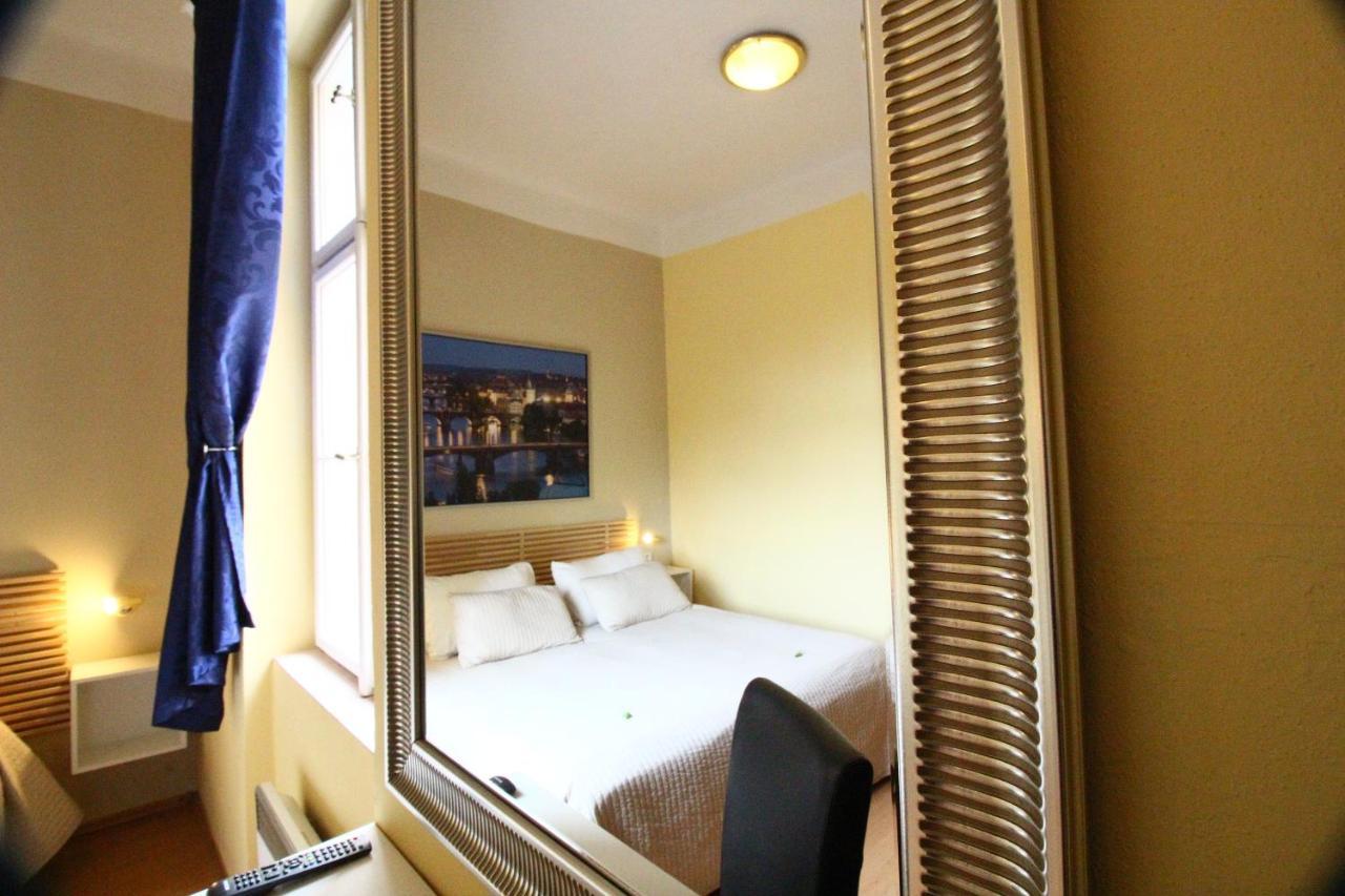 City Lounge Crown Hotel Прага Экстерьер фото